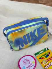 LONCHERA NIKE  +CAJA DE PLUMONES GRATIS