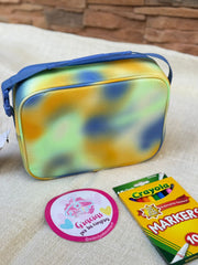 LONCHERA NIKE  +CAJA DE PLUMONES GRATIS
