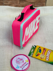 LONCHERA NIKE ROSA +CAJA DE PLUMONES GRATIS