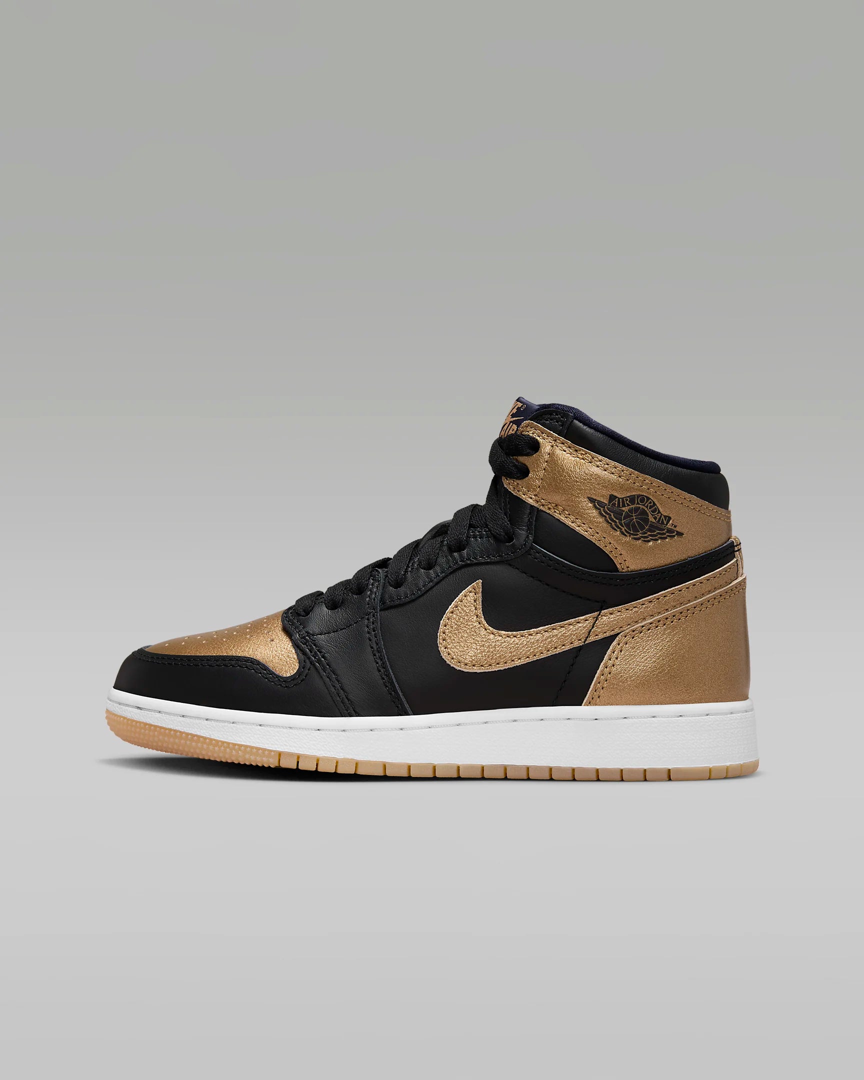 TENIS Jordan 1 Retro High OG "Black and Gold" - NIÑOS GRANDES