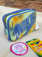 LONCHERA NIKE  +CAJA DE PLUMONES GRATIS