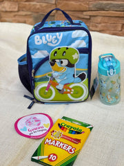 COMBO LONCHERA Y BOTELLA DE AGUA BLUEY + CAJA DE PLUMONES GRATIS