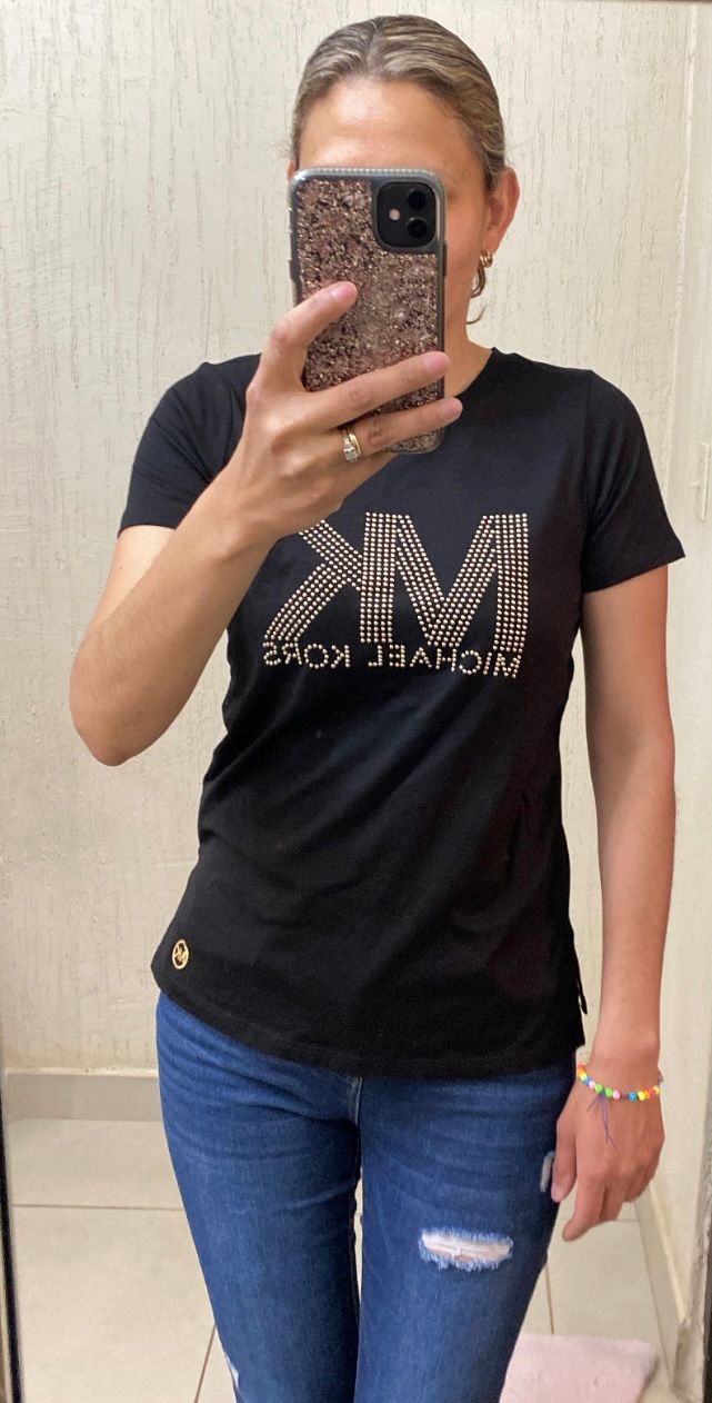 🚛ENVIO INMEDIATO-PLAYERA MK NEGRA CON DETALLES EN COLOR DORADO